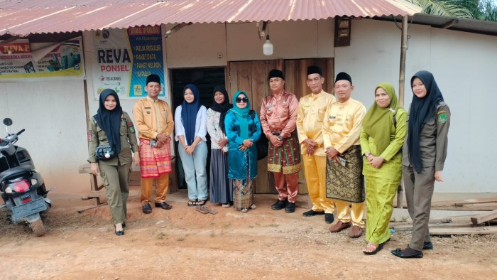 Camat Batu Hampar Salurkan Bantuan Baznas untuk Warga Penderita Kanker Payudara