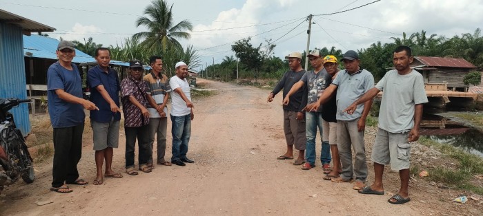 Krisis Infrastruktur dan Fasilitas Pendidikan, Warga SP 5 Desak Bupati Rohil Turun Tangan