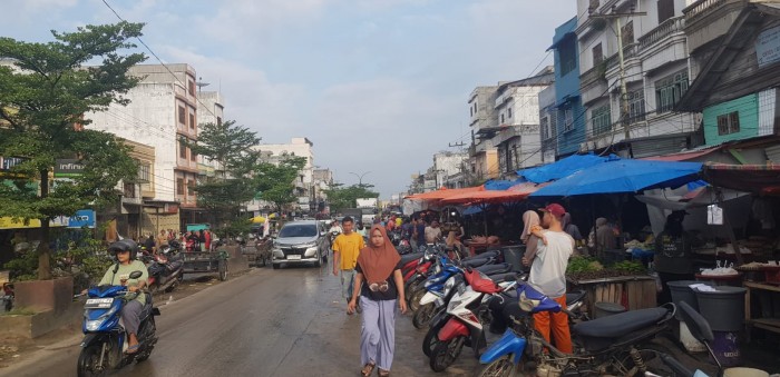 Warga Bagan Batu Minta Satpol PP Rohil Tertibkan PKL dan Parkir di Pajak Lama