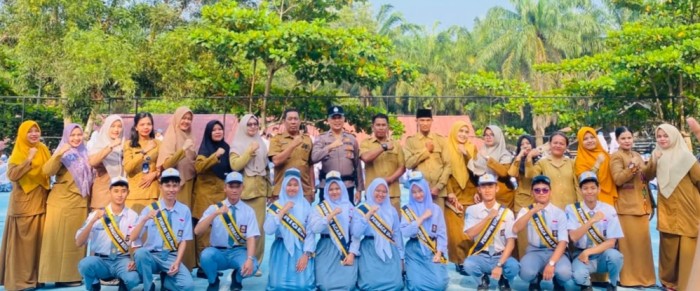 Jadi Pembina Upacara di SMAN 2 Bagan Sinembah, Polisi Ingatkan Siswa Jauhi Narkoba dan Bullying