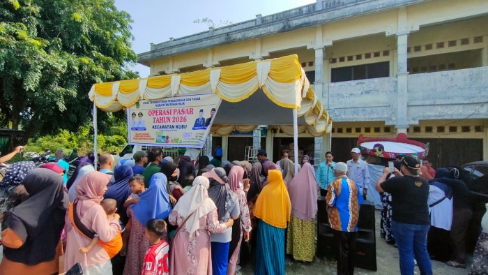 Masyarakat Serbu Pasar Murah Disperindagsar Rohil, Harga Bahan Pokok Lebih Rendah