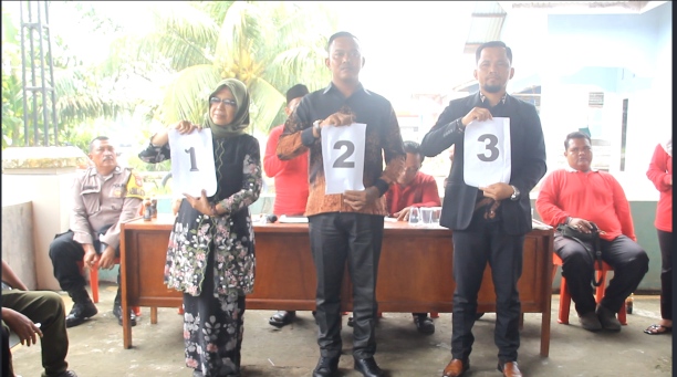 Tiga Calon Penghulu Labuhan Tangga Besar Ambil Nomor Urut Pilpeng